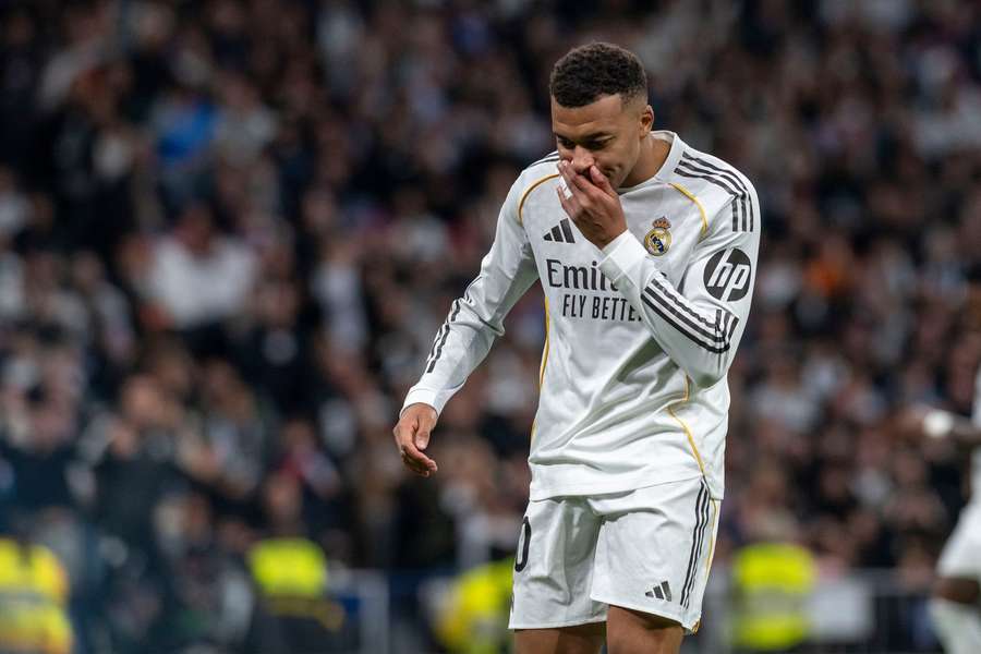 Kylian Mbappé hat weiter Knieprobleme. Kylian Mbappé hat weiter Knieprobleme.