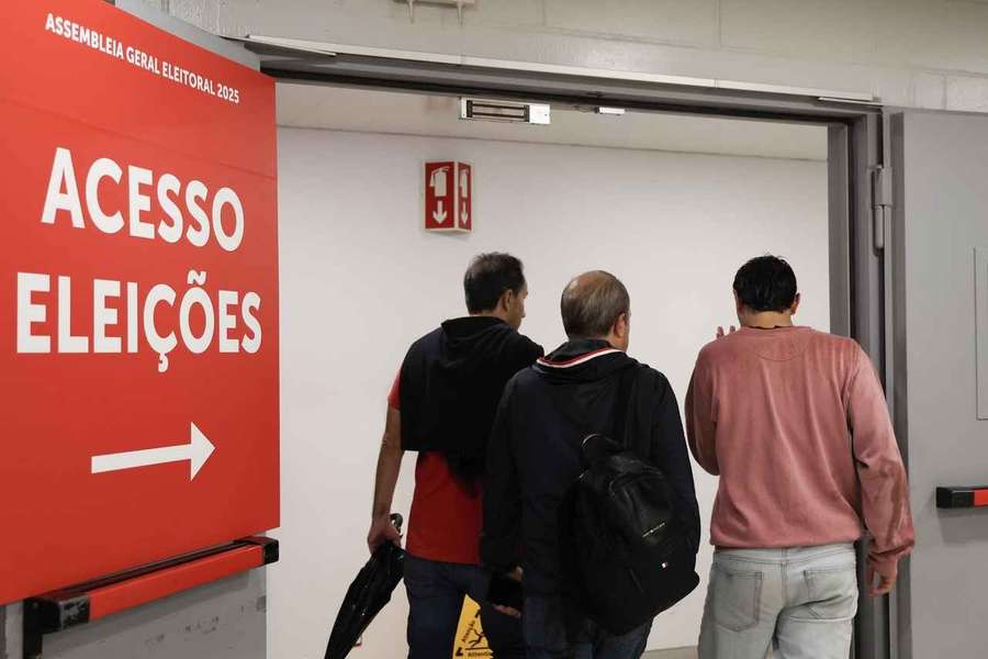 Eleições do Benfica estão a bater todos os recordes em termos de número de votantes Eleições do Benfica estão a bater todos os recordes em termos de número de votantes