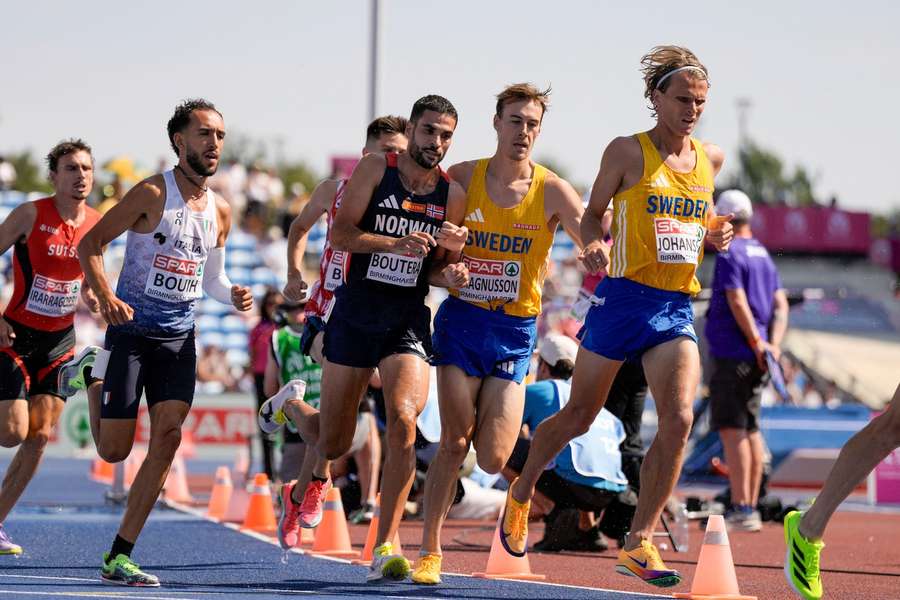 Vidar Johansson (far right) pulls up as Leo Magnusson (second right) runs on