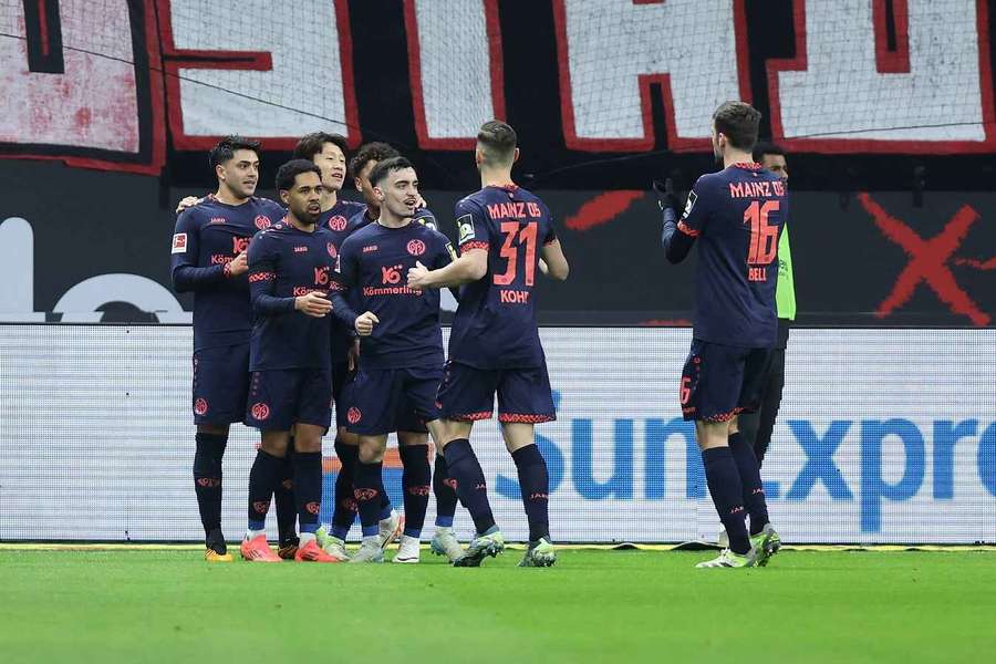 Mainz secured an incredible win despite playing the majority of the match with 10 men
