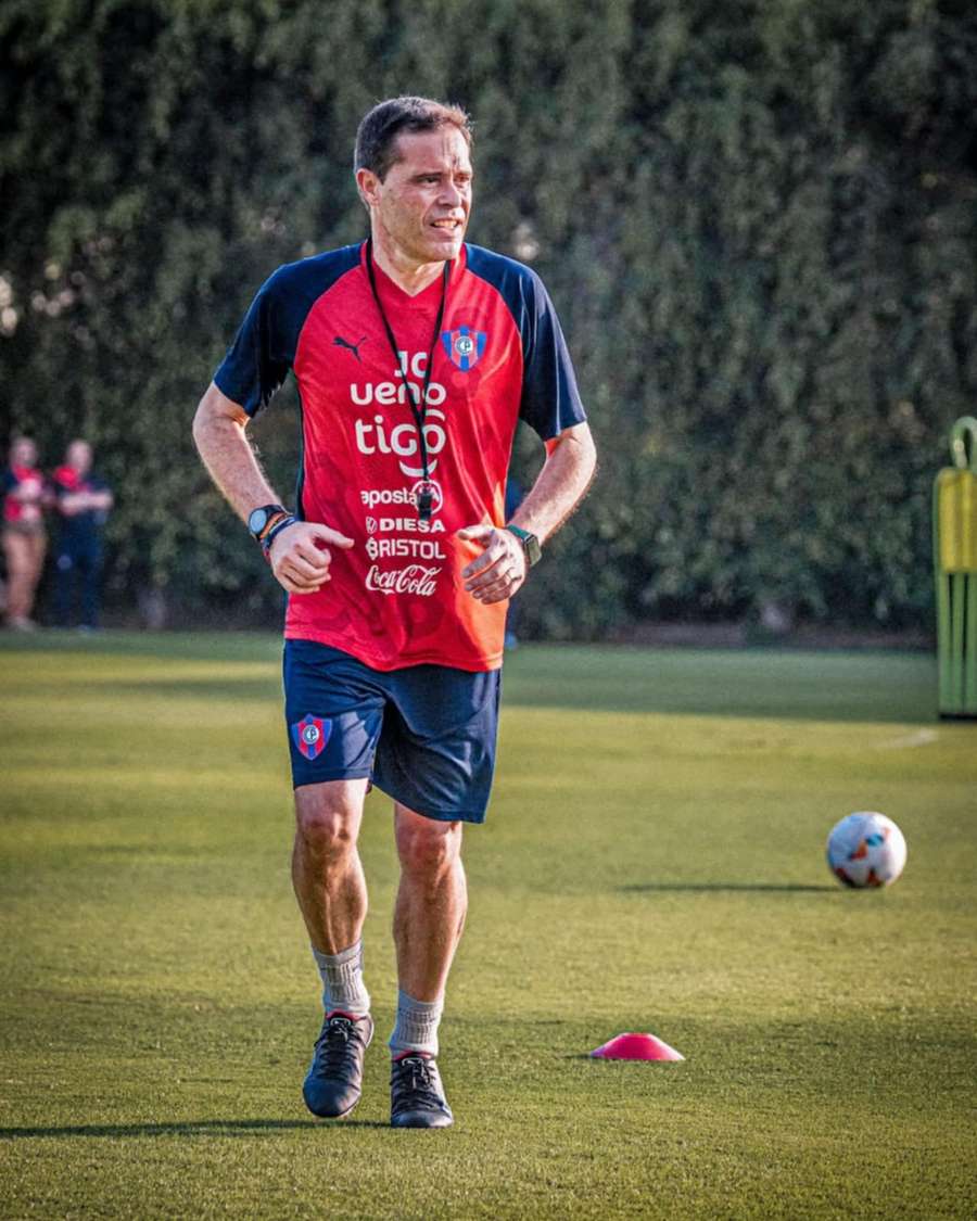 Jesús Calderón, en un entrenamiento con Cerro Porteño Jesús Calderón, en un entrenamiento con Cerro Porteño
