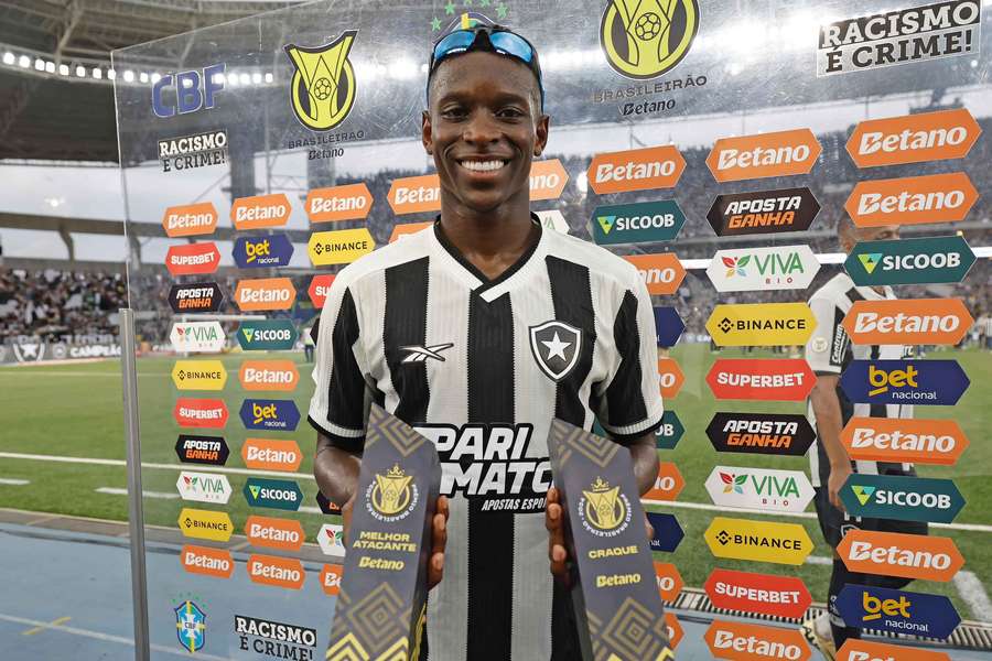 Luiz Henrique recebeu o prêmio de craque do Brasileirão