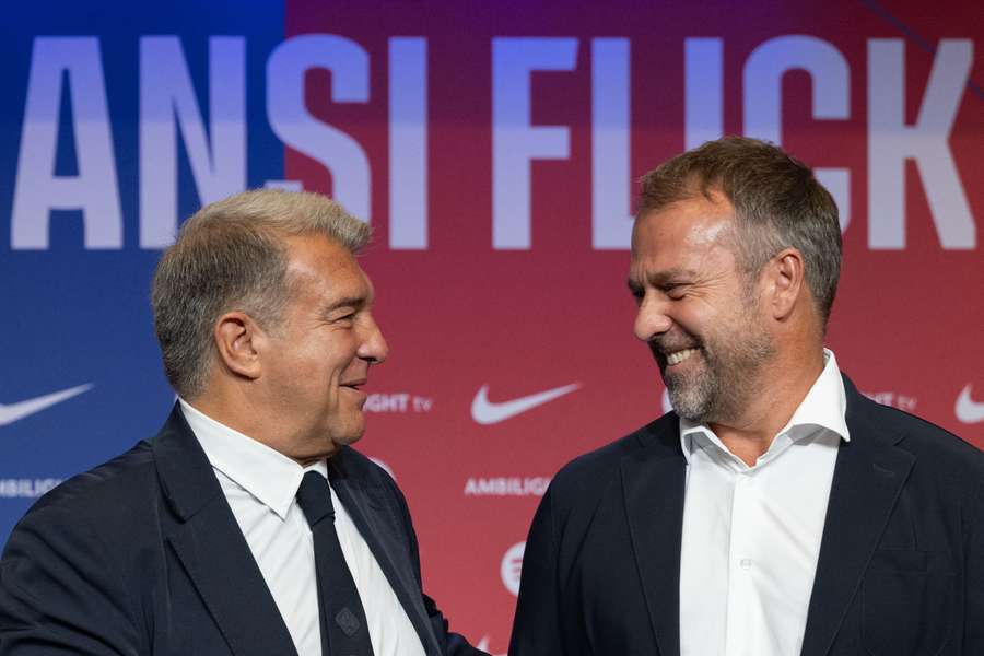 Hansi Flick con il presidente Joan Laporta