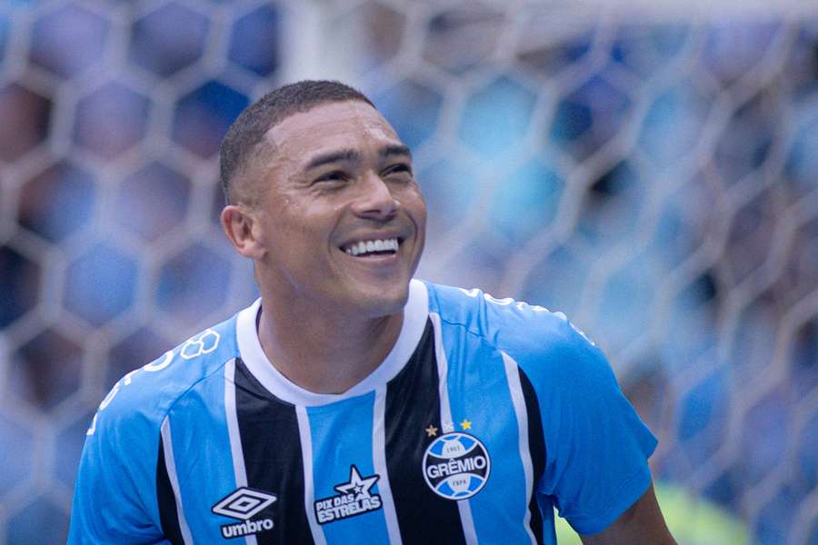 Carlos Vinícius fez uma grande partida e deu a vitória ao Grêmio Carlos Vinícius fez uma grande partida e deu a vitória ao Grêmio
