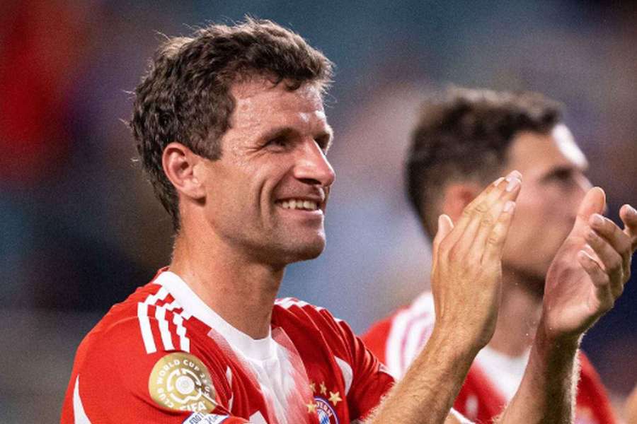 Müller se posledním zápasem proti PSG rozloučil s dresem Bayernu