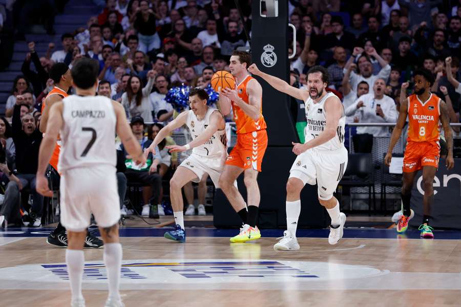Llull, celebrando