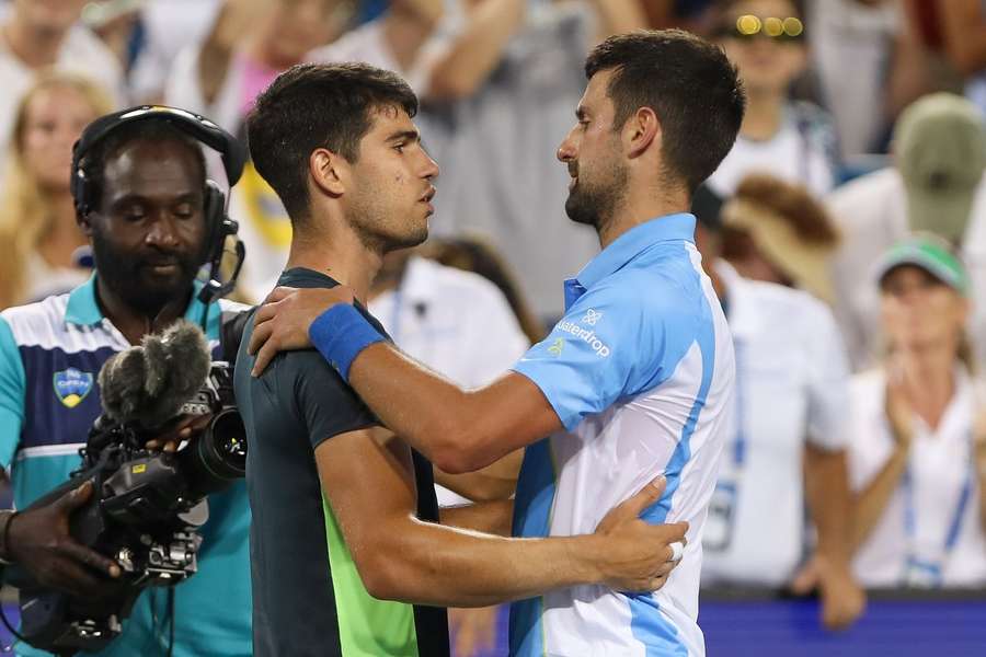Novak Djokovic i-a luat joi apărarea lui Carlos Alcaraz pentru că a lipsit de la meciurile din această săptămână din Cupa Davis