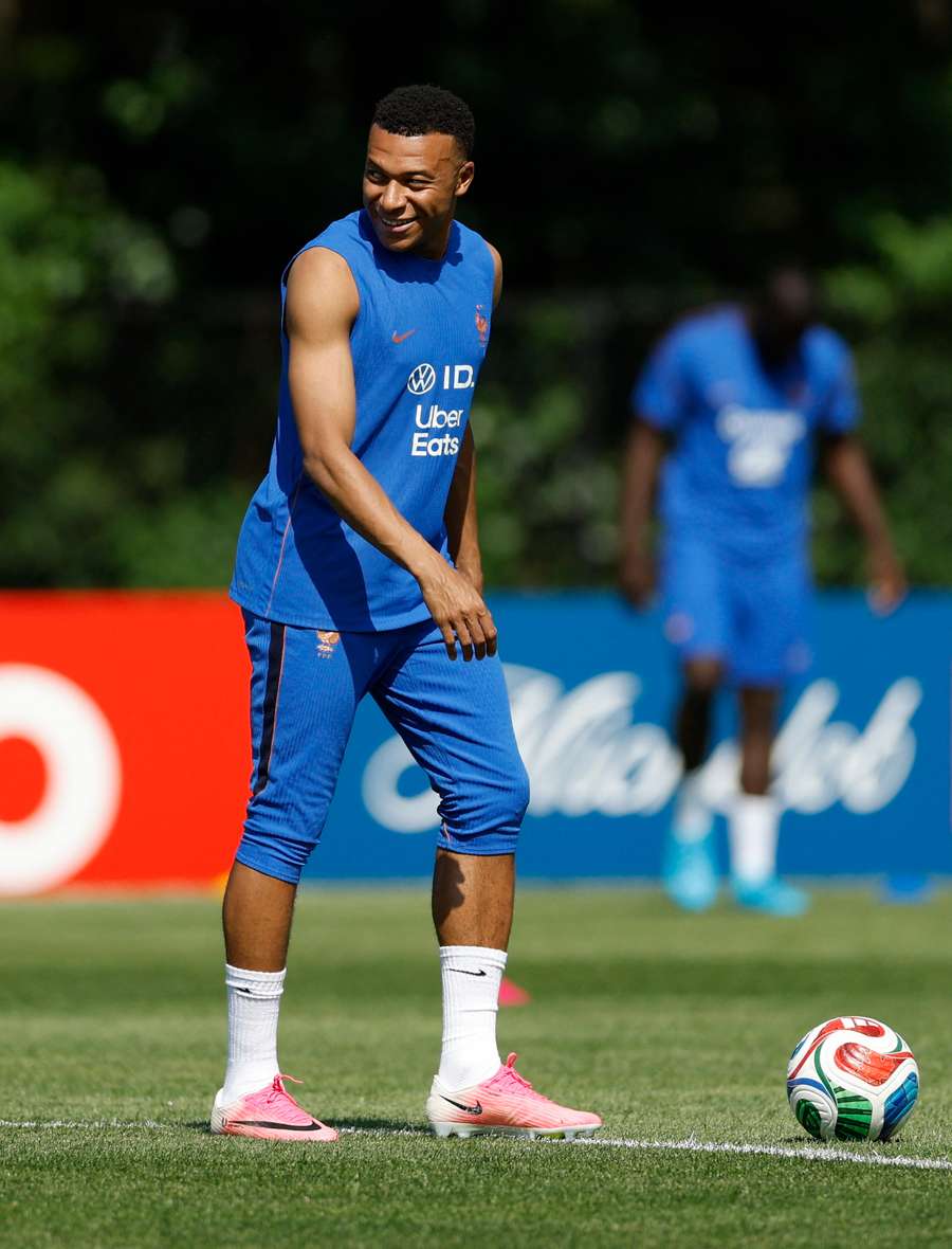 Mbappé na tréningu. Mbappé na tréningu.