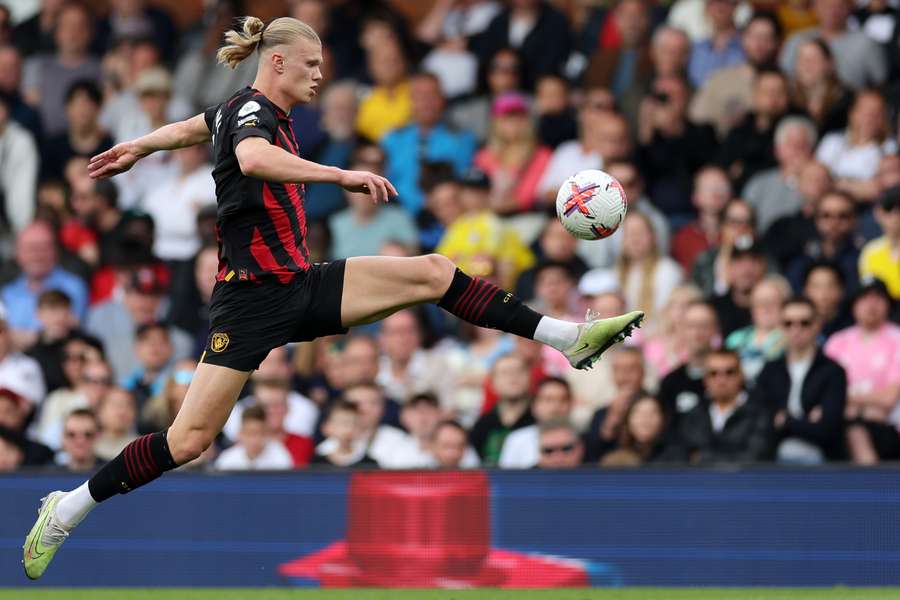 Manchester City's Norwegian striker Erling Haaland controls the ball during the English Premier League football match between Fulham and Manchester City