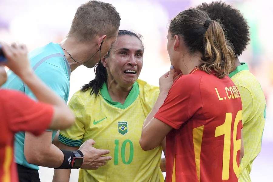 Marta vai às lágrimas depois de expulsão contra a Espanha