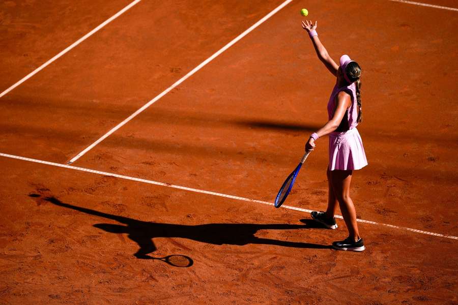 Tenis Flash: Kawa przegrała z Badosą w Hamburgu, Kaśnikowski zagra o ćwierćfinał w Tampere