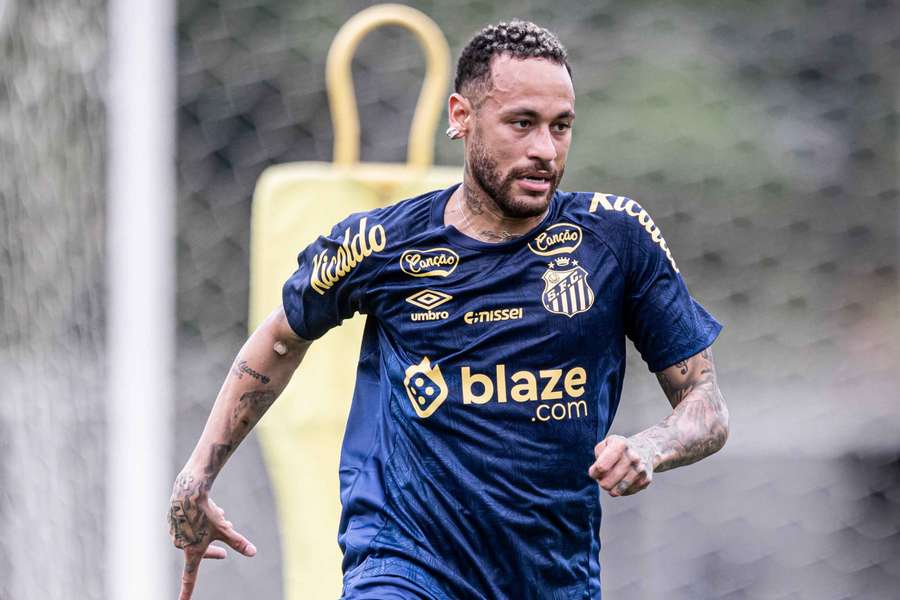 O camisa 10 já treina com os companheiros santistas