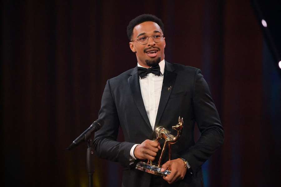 Leo Neugebauer wurde für seine Leistungen kürzlich mit dem Bambi Sport geehrt. Leo Neugebauer wurde für seine Leistungen kürzlich mit dem Bambi Sport geehrt.