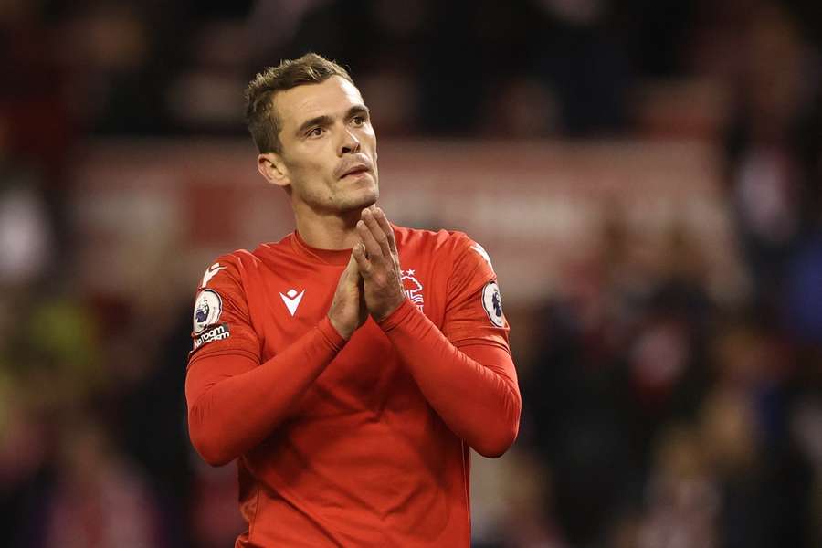 Harry Toffolo i aktion for Nottingham Forest