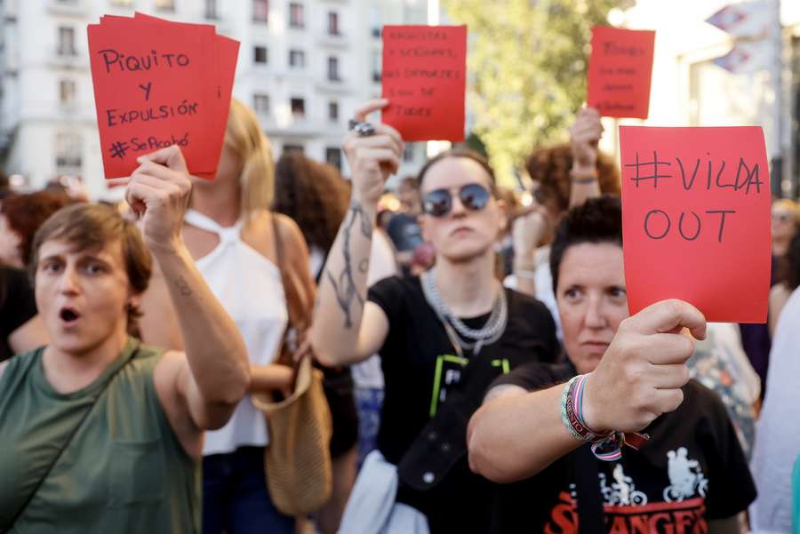 Steun voor de Spaanse speelsters tijdens een mars in Madrid eind augustus