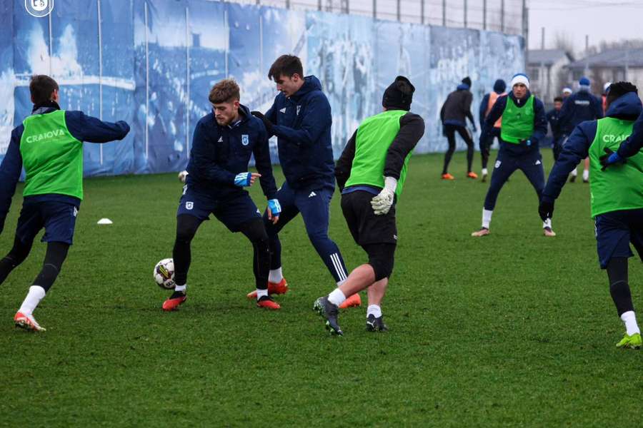 FC U Craiova se antrenează în țară