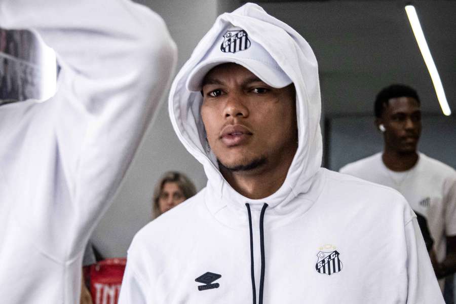 Veron foi excluído do jogo do Santos contra o Grêmio