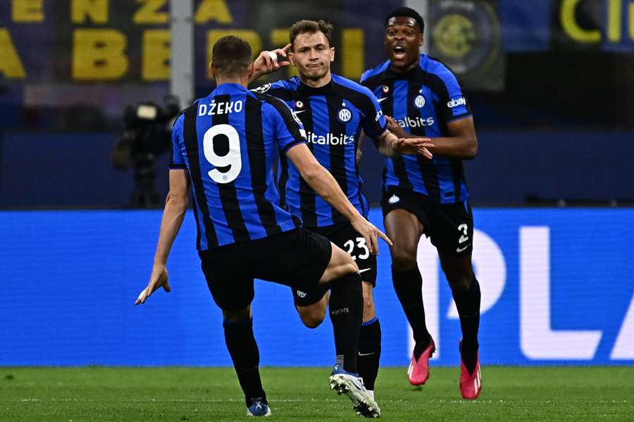 Inter amassa o Milan no primeiro tempo e larga na frente nas semifinais da  Champions - Folha PE