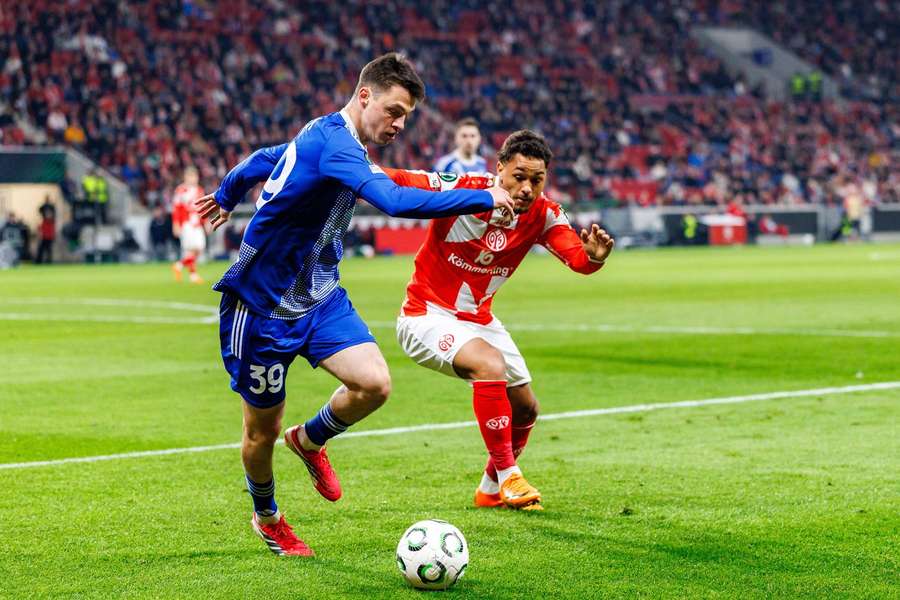 Janošek (vlevo) v souboji se Siebem.