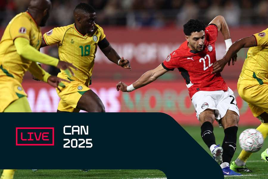 Yaya Sithole et Zito Luvumbo durant le match Afrique du Sud - Angola. 