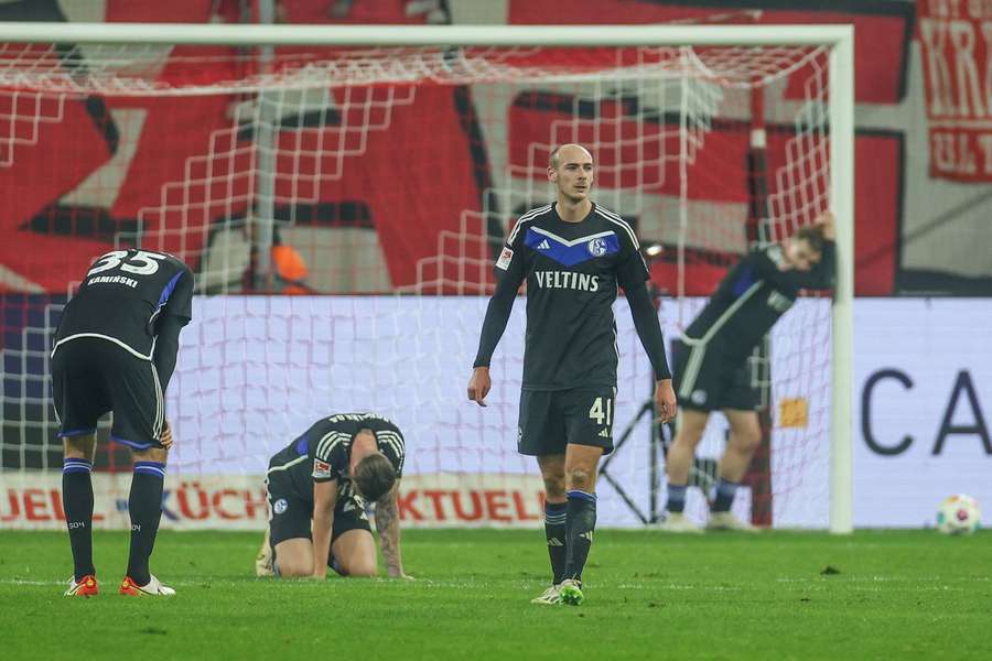 Pure Enttäuschung und Frust bei den Schalkern nach der 3:5-Niederlage in Düsseldorf