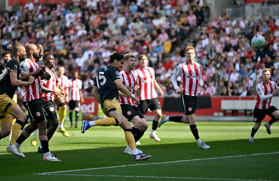 Konstantinos Mavropanos heads in only for VAR to chalk it off
