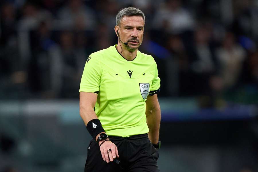 Sędzia barażu Polski ze Szwecją jest szczęśliwy dla biało-czerwonych. To znany Słoweniec Sędzia barażu Polski ze Szwecją jest szczęśliwy dla biało-czerwonych. To znany Słoweniec