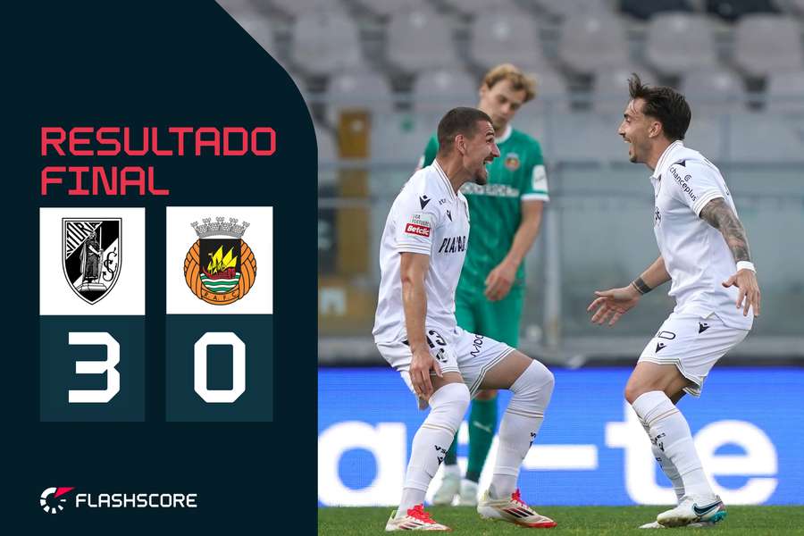 A festa dos dois João Mendes após o golaço do 2-0
