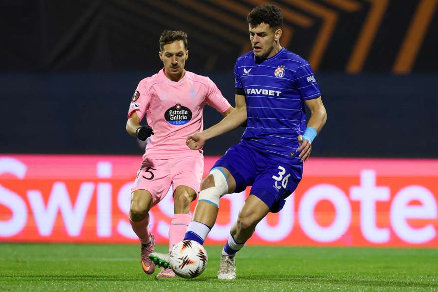 Sergi Domínguez, junto a Bryan Zaragoza en Dinamo-Celta