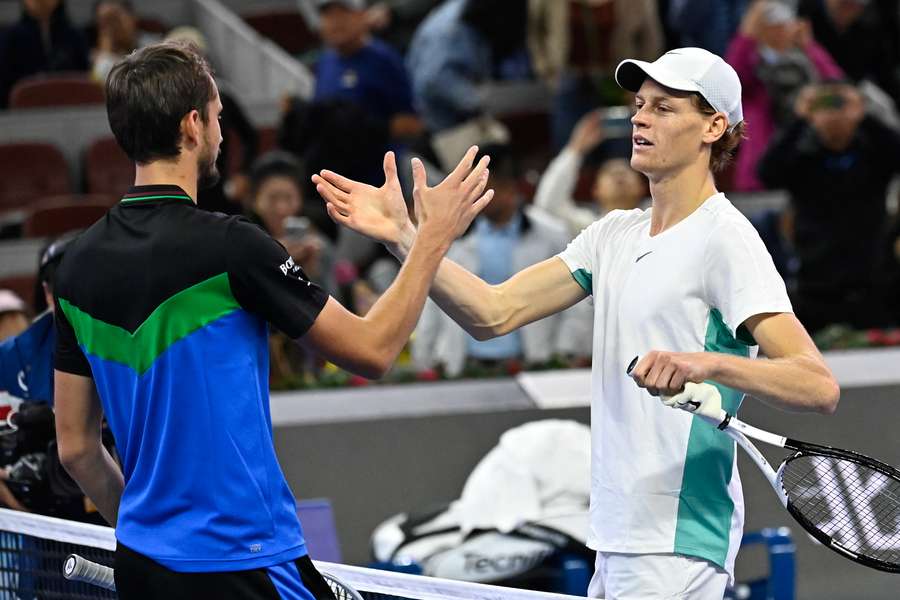Medvedev e Sinner se enfrentam na 4ª final do ano - TenisBrasil