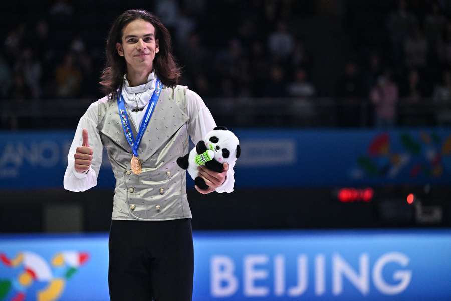 Deux patineurs russes et une bélarusse admis sous drapeau neutre (CIO) Deux patineurs russes et une bélarusse admis sous drapeau neutre (CIO)