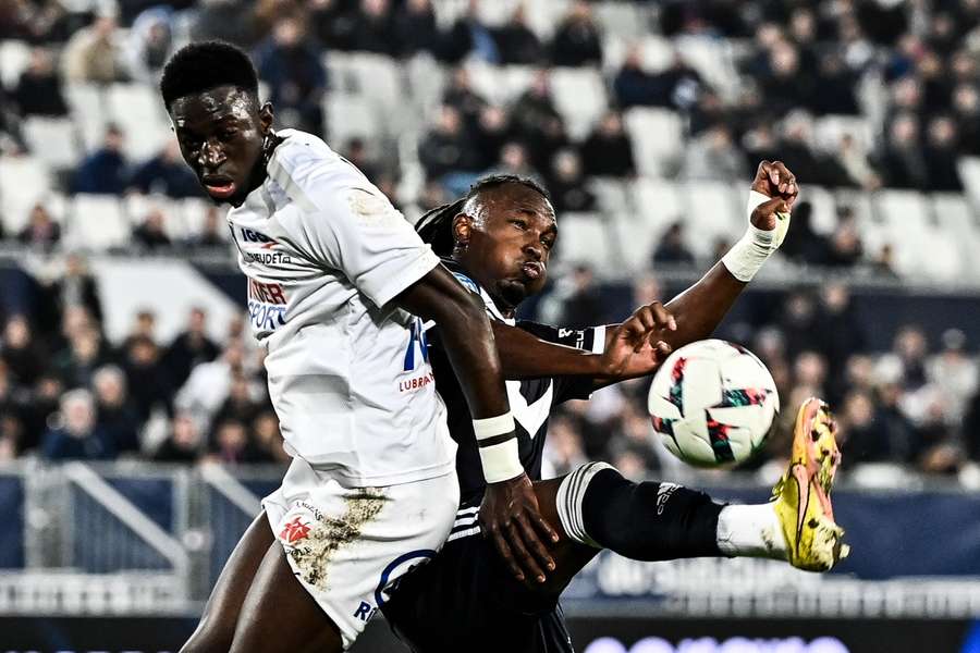 Ligue 2 : Bordeaux freiné par Amiens, Le Havre in extremis