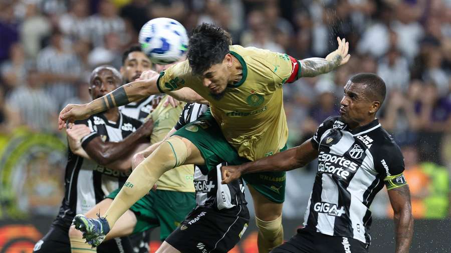 A cabeçada fatal de Gustavo Gómez, determinando a vitória do Palmeiras