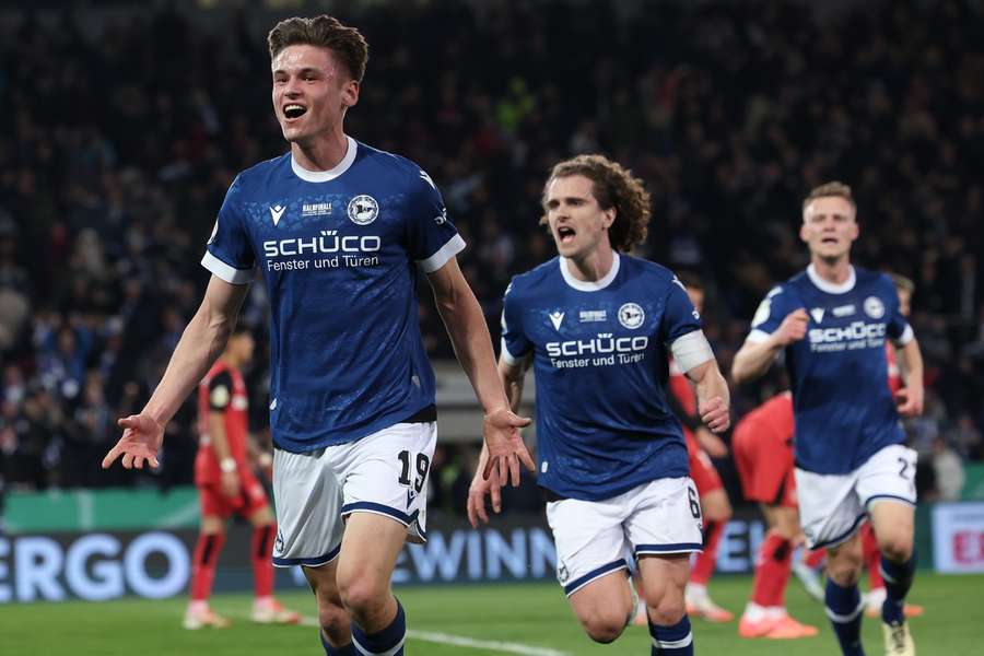 Treťoligový Bielefeld senzačne postupuje do finále.