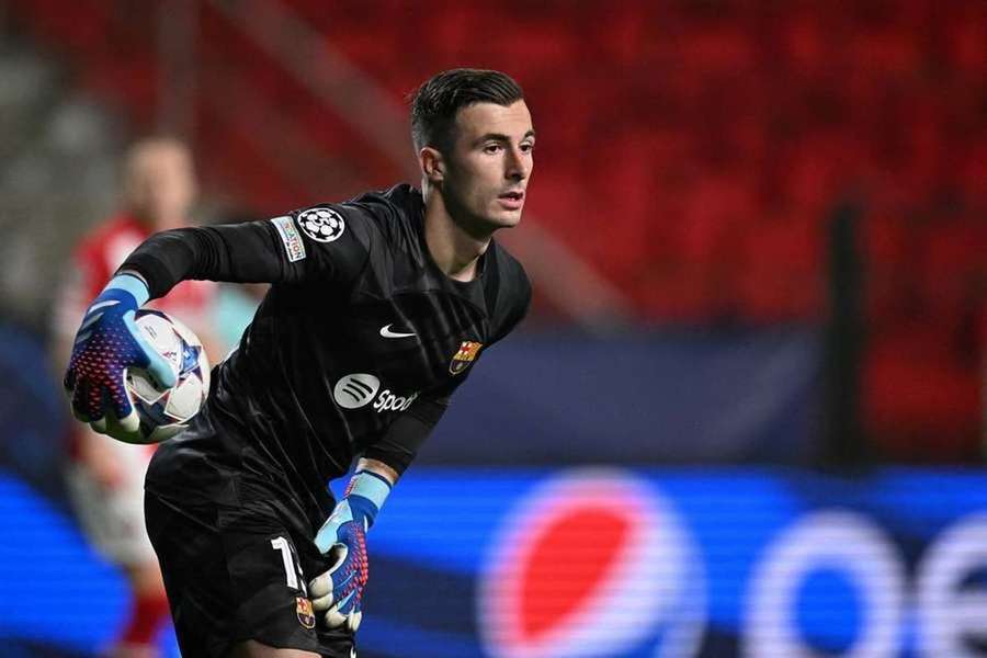 Iñaki Peña tem contrato com o Barcelona até junho de 2026