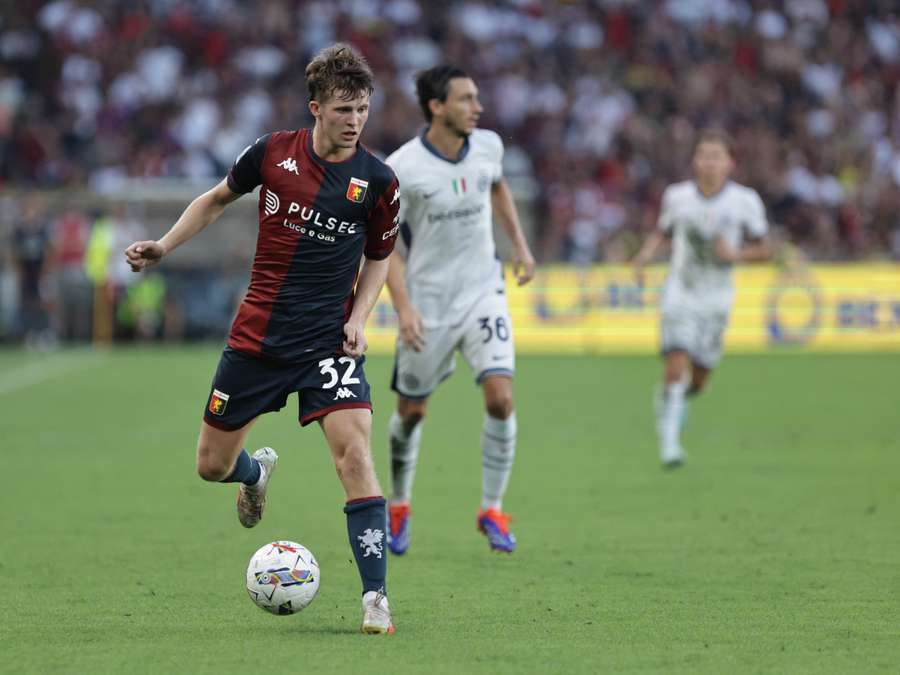 Frendrup in azione con la maglia del Genoa