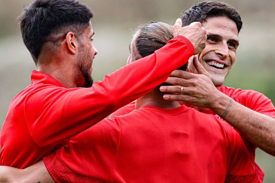 Gonçalo Paciência festeja com João Vasconcelos Gonçalo Paciência festeja com João Vasconcelos