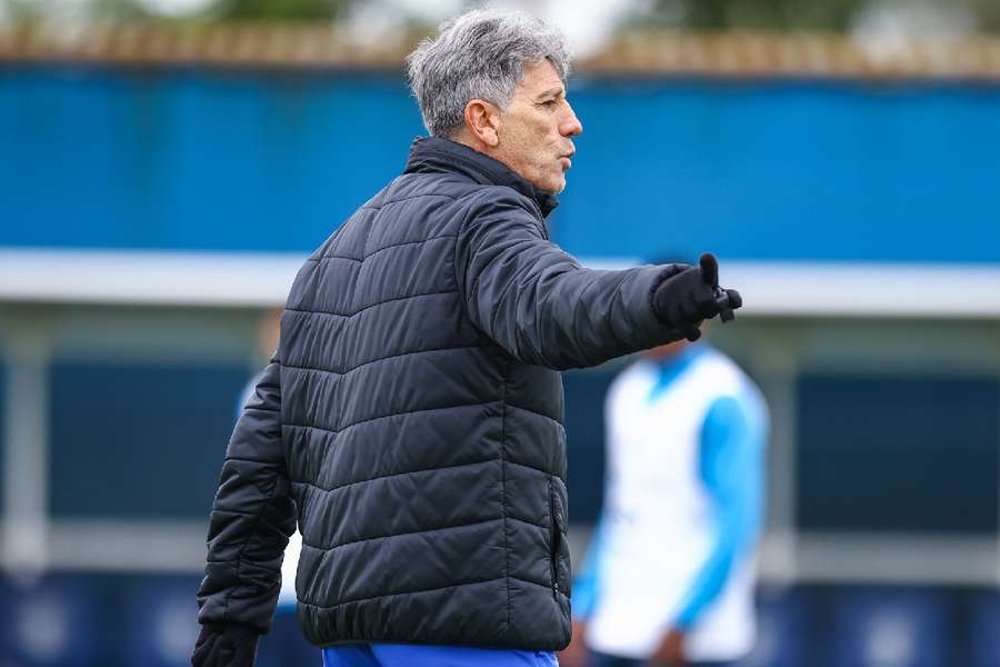 Renato Portaluppi durante treino do Grêmio na véspera de enfrentar o Cruzeiro