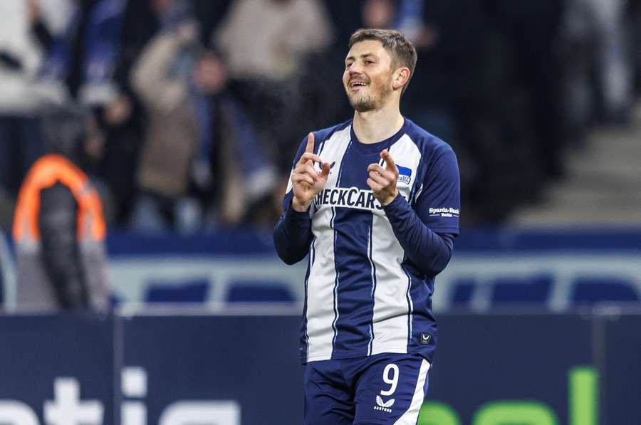 Kownacki z golem zaraz po wejściu, pełny mecz Pyrki w Pucharze Niemiec Kownacki z golem zaraz po wejściu, pełny mecz Pyrki w Pucharze Niemiec