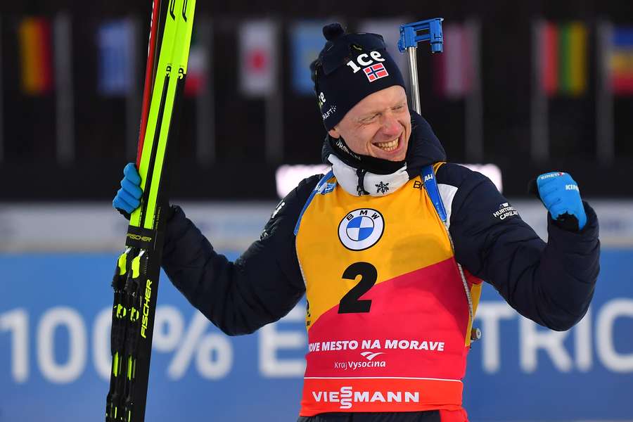 Johannes Thingnes Bö ist vorzeitig Biathlon-Gesamtweltcup-Sieger, weil sein ärgster Konkurrent Sturla Holm Lägreid wie er selbst krank ausfällt.