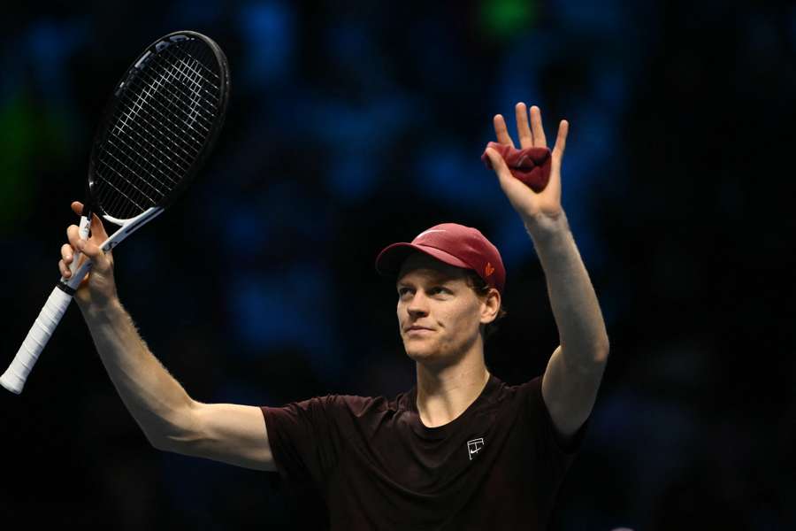 Sinner vence Zverev e se garante na semifinal do ATP Finals