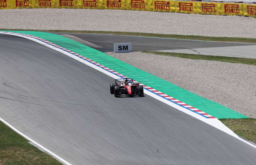 Leclerc na trati v Barcelone. Leclerc na trati v Barcelone.