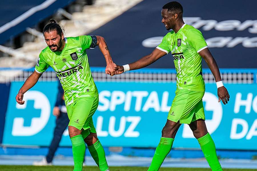 DESPORTO (Futebol) - Lank FC Vilaverdense de 'casa às costas