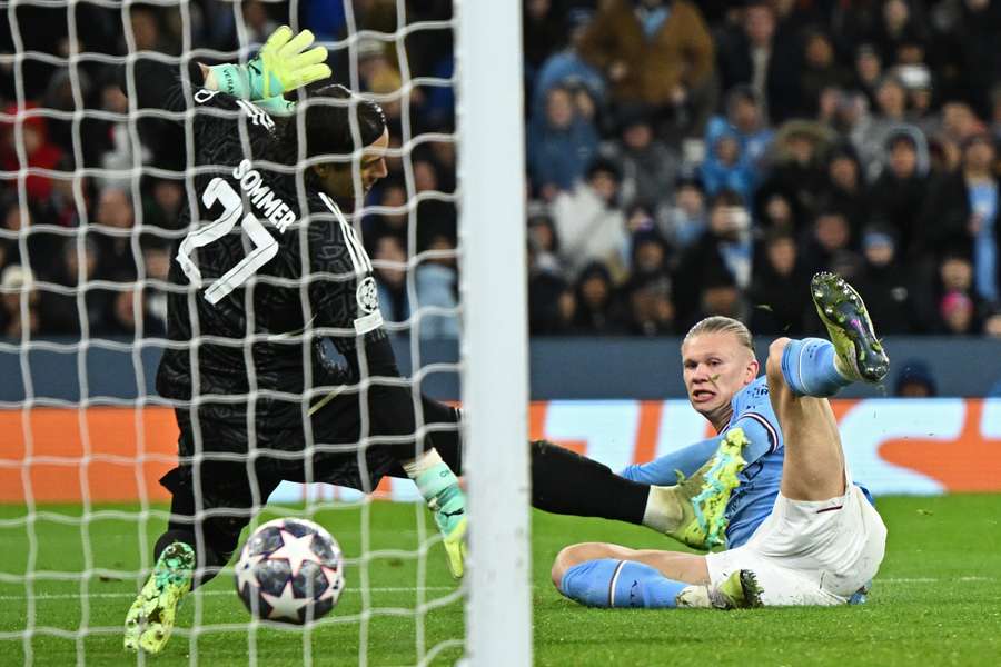 Musste gegen Manchester City dreimal hinter sich greifen: Yann Sommer