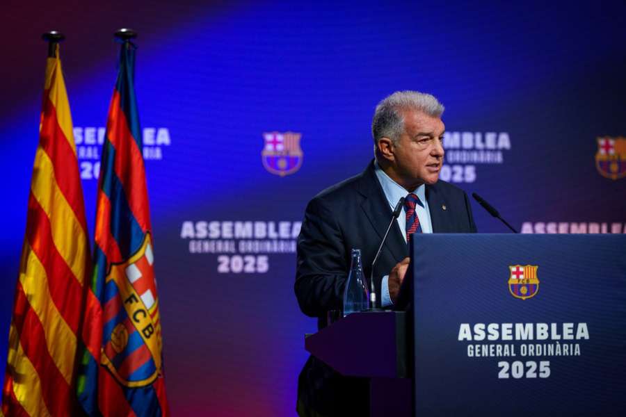 Laporta, durante su alocución a los socios en la Asamblea del Barcelona