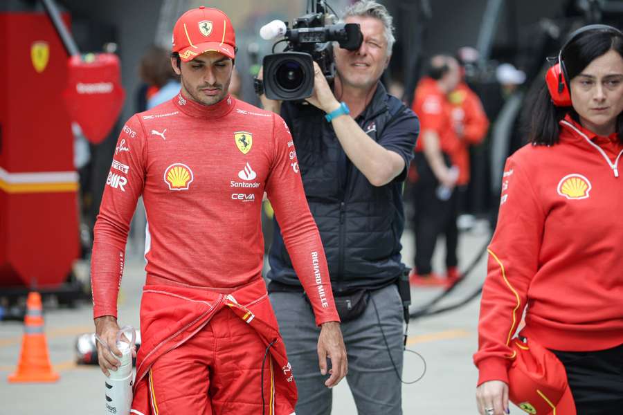Sainz, não muito contente com o seu quinto lugar e com o que aconteceu com Leclerc no início
