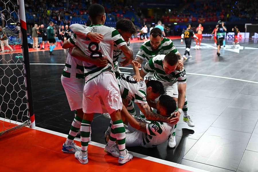 Os jogadores do Sporting fazem a festa