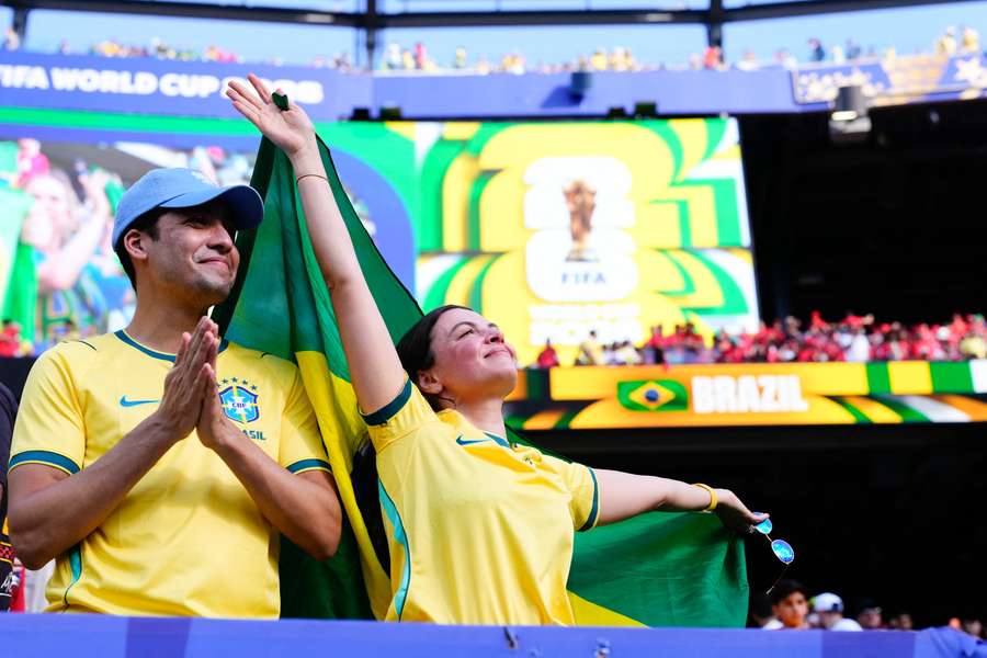 Torcedores brasileiros durante jogo no MetLife Stadium