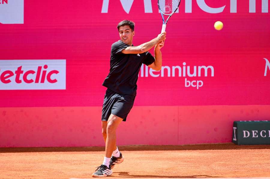 Tenista português Tiago Torres eliminado no Estoril Open
