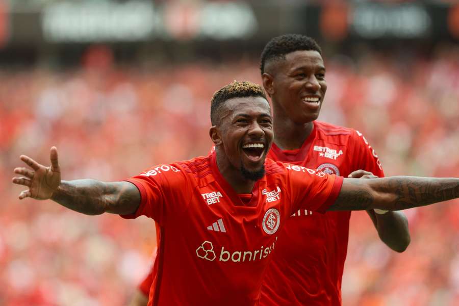 Igor Gomes celebra o seu gol diante do São Luiz
